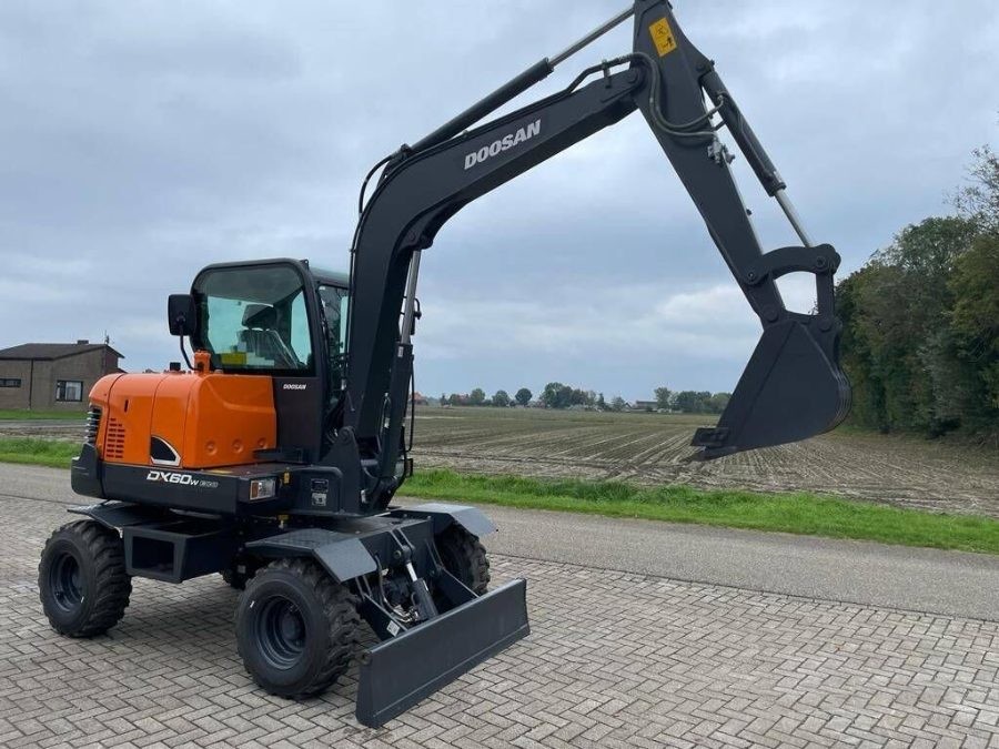 Hàn Quốc bán máy đào Doosan cũ DX60W máy móc Jindongyu
